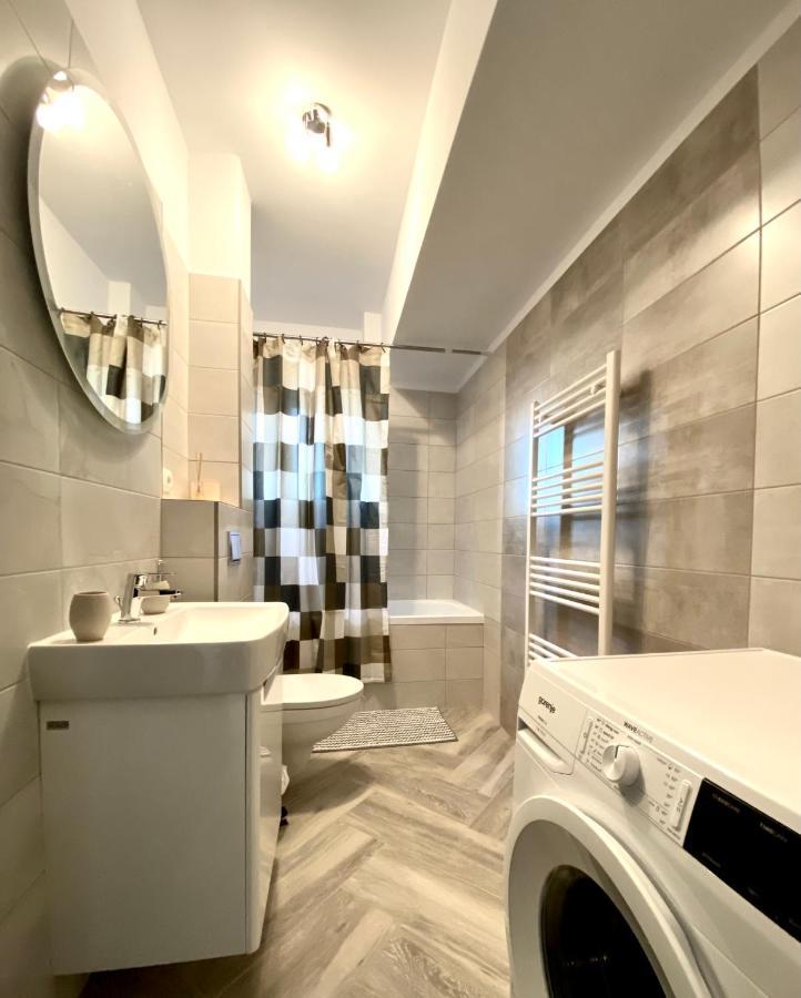 בראשוב Moonrise Apartment מראה חיצוני תמונה